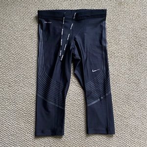 NWOT Nike running tights capri